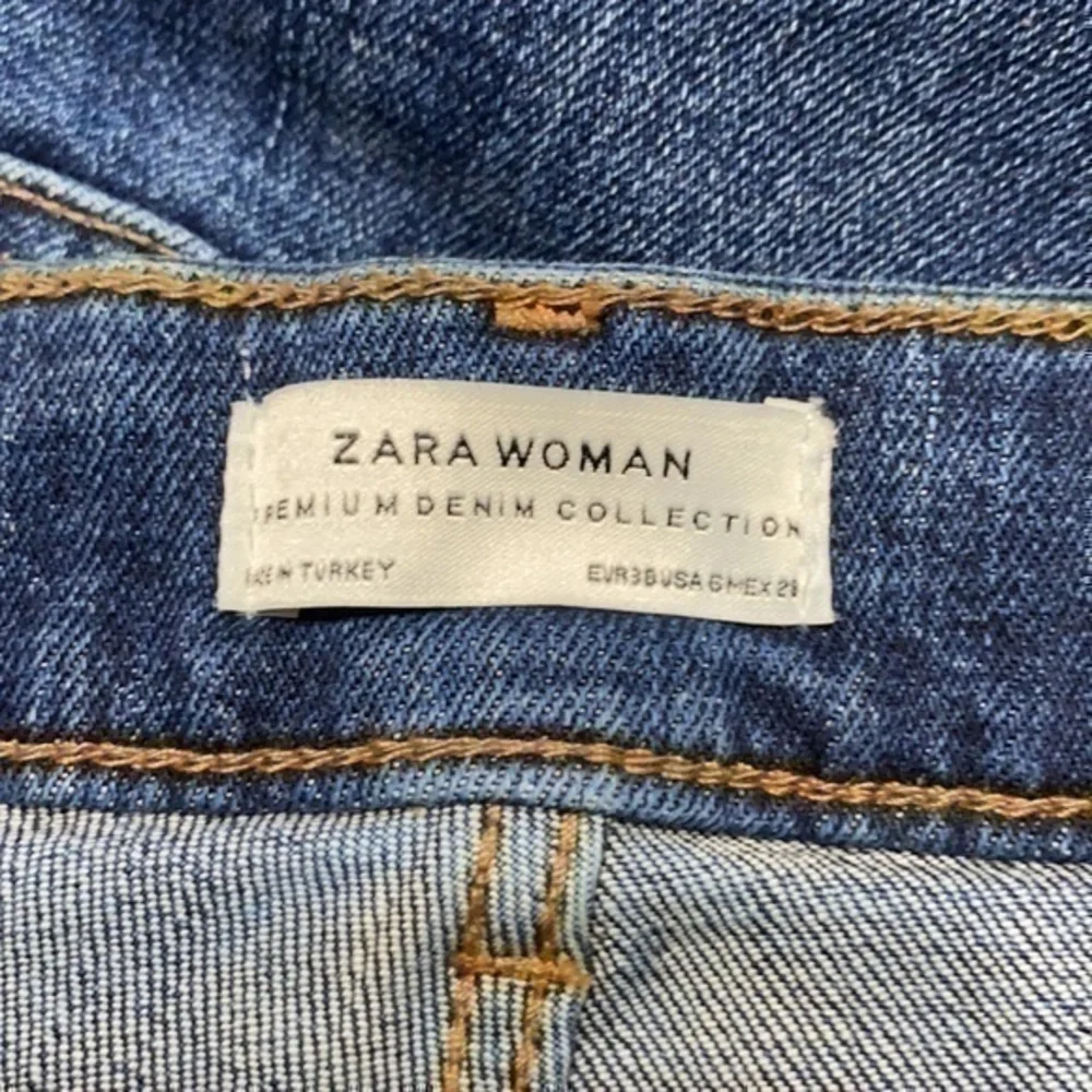 Zara distressed jeans!!